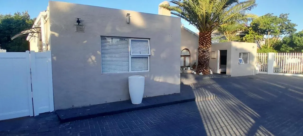 Dmk Guesthouse 2 Le Cap